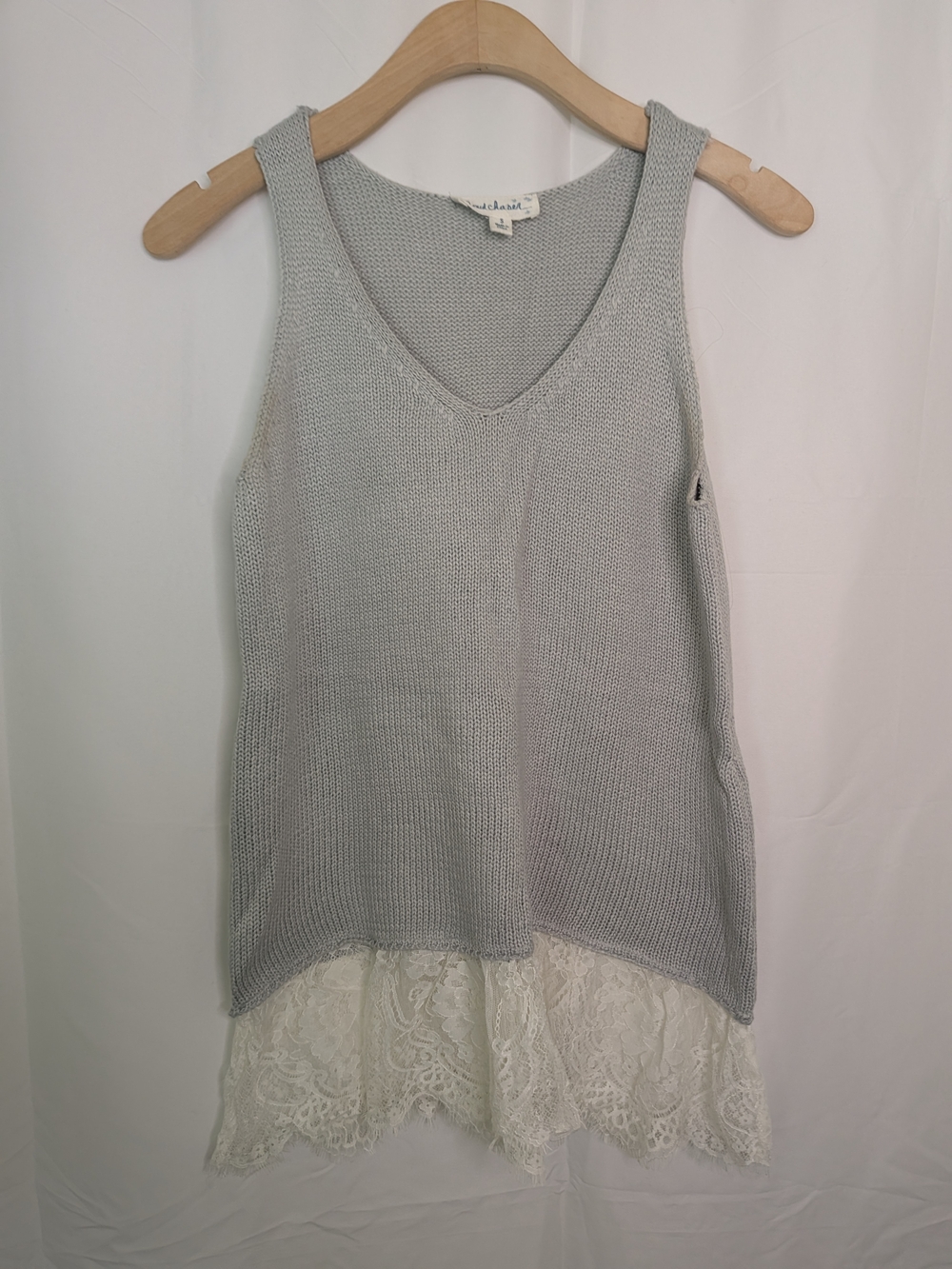 🔴5/$25 Cloud Chaser Gray Knit V-Neck Tank with Cream Lace Hem